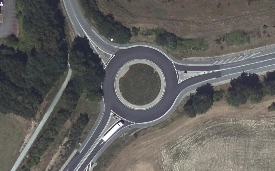 Vue aérienne du Rond-point anonyme n°157277096
