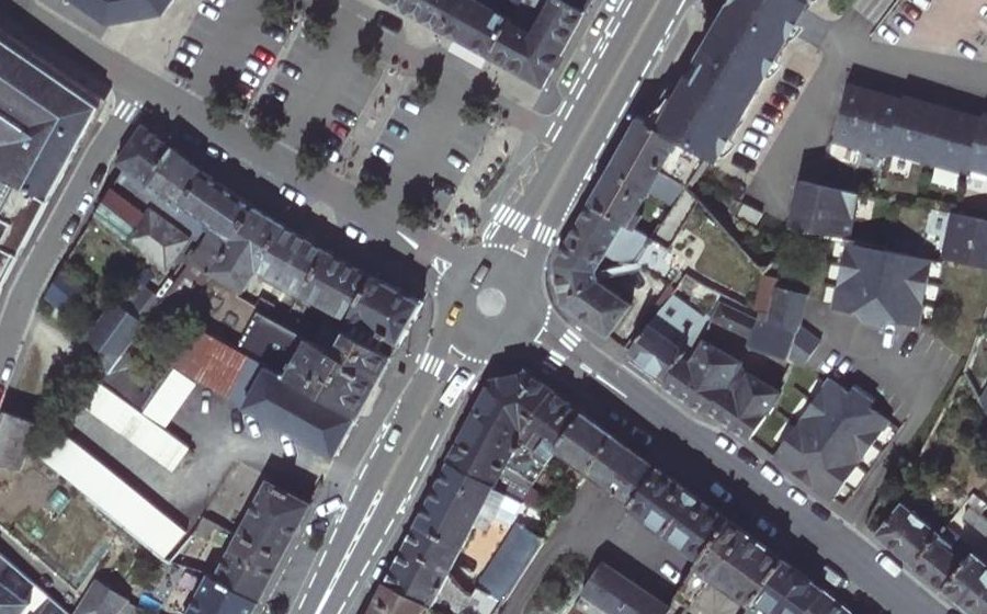 Vue aérienne du Rond-point anonyme n°157277530