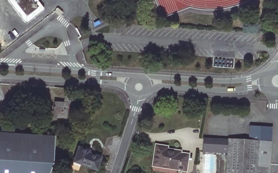 Vue aérienne du Rond-point anonyme n°157279071