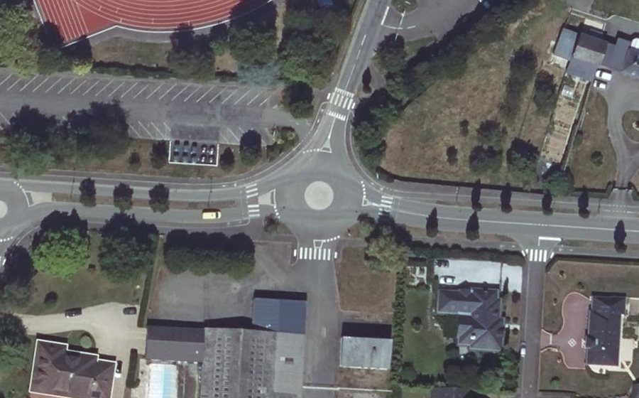 Vue aérienne du Rond-point anonyme n°157279074