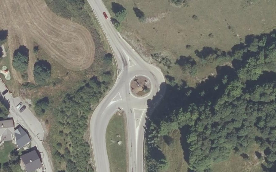 Vue aérienne du Rond-point anonyme n°157279231