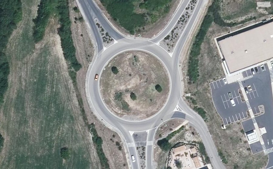 Vue aérienne du Rond-point anonyme n°157317964
