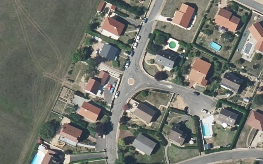 Vue aérienne du Rond-point anonyme n°157354475