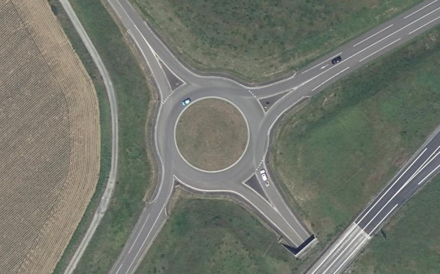 Vue aérienne du Rond-point anonyme n°157365461
