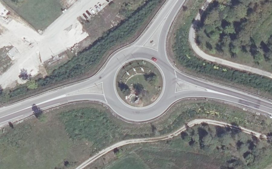 Vue aérienne du Rond-point anonyme n°157385695