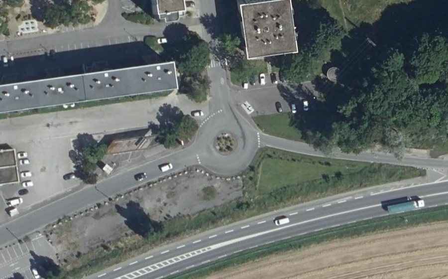 Vue aérienne du Rond-point anonyme n°157426828
