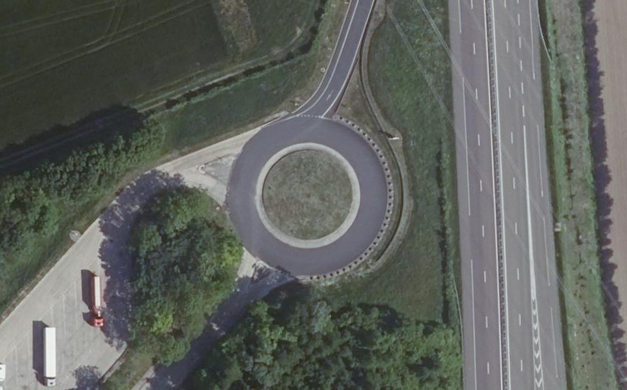 Vue aérienne du Rond-point anonyme n°157468495