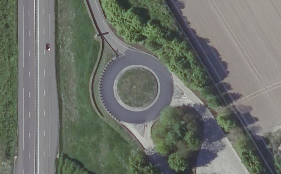 Vue aérienne du Rond-point anonyme n°157468497