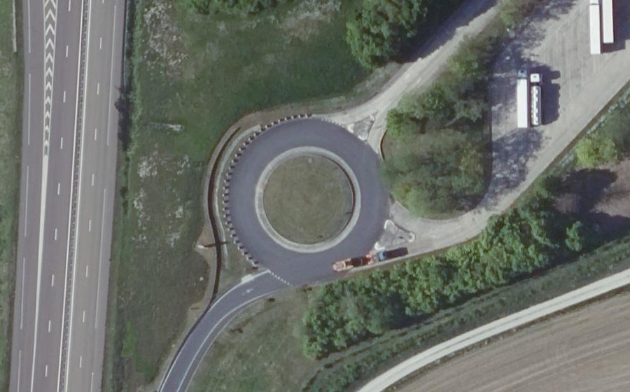 Vue aérienne du Rond-point anonyme n°157468500