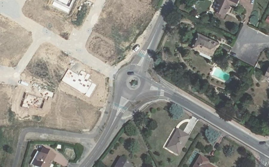 Vue aérienne du Rond-point anonyme n°157472002