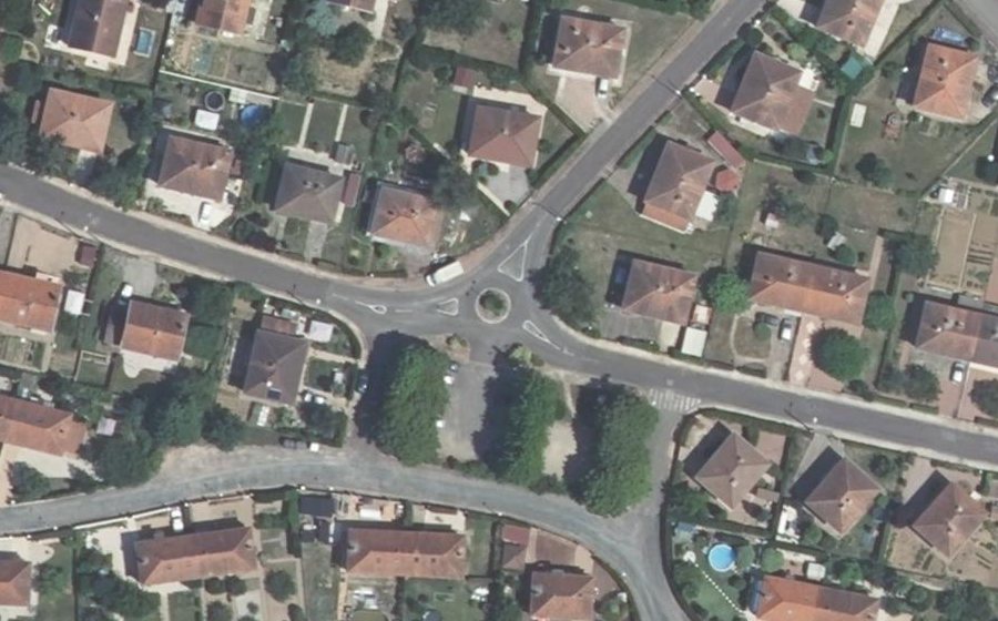 Vue aérienne du Rond-point anonyme n°157479647