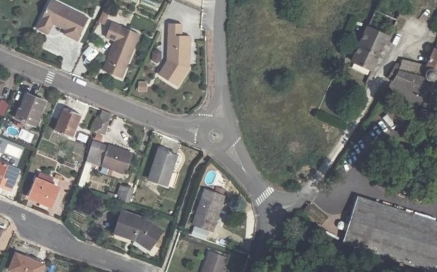 Vue aérienne du Rond-point anonyme n°157479650