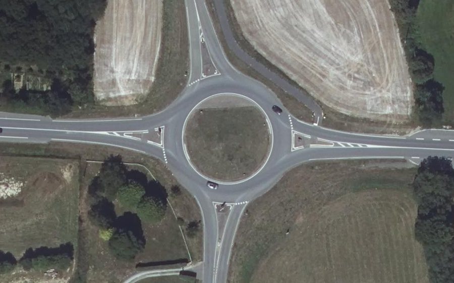 Vue aérienne du Rond-point anonyme n°157510955