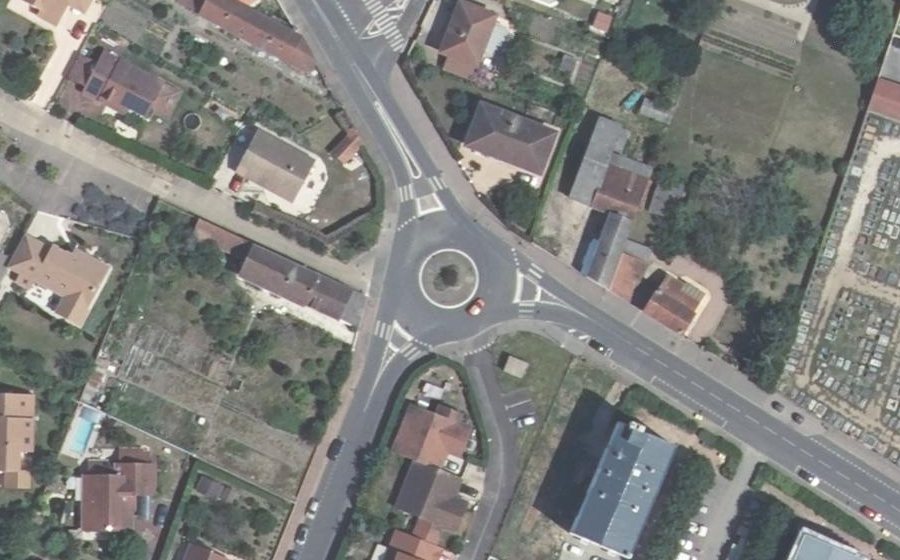 Vue aérienne du Rond-point anonyme n°157566348