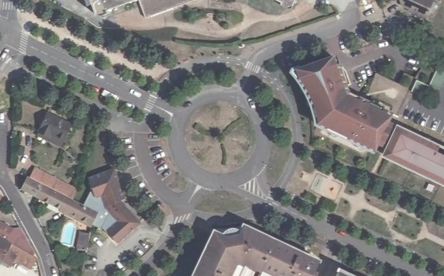 Vue aérienne du Rond-point anonyme n°157566363