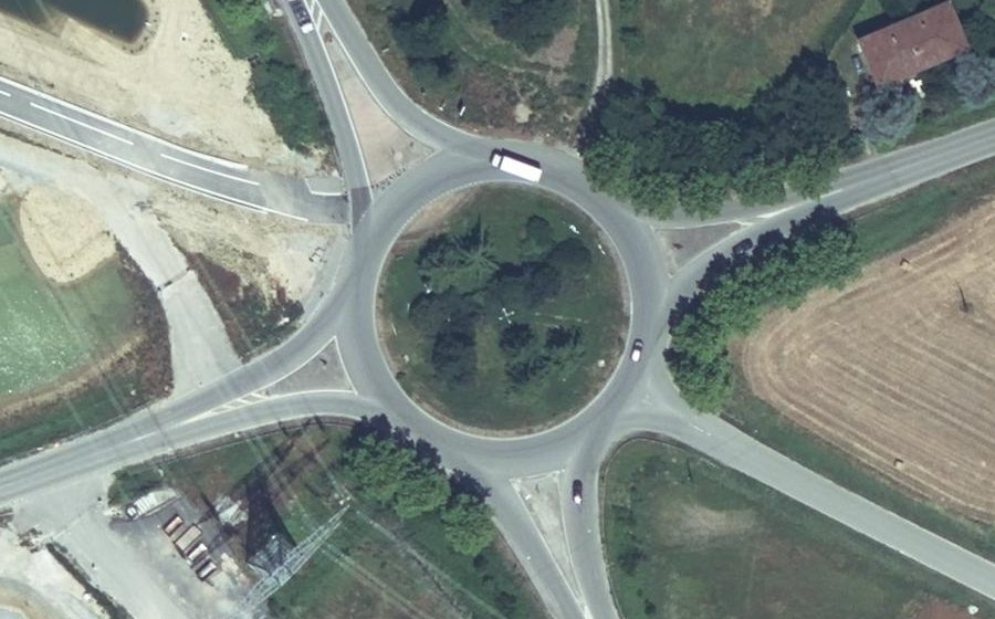 Vue aérienne du Rond-point anonyme n°157582259