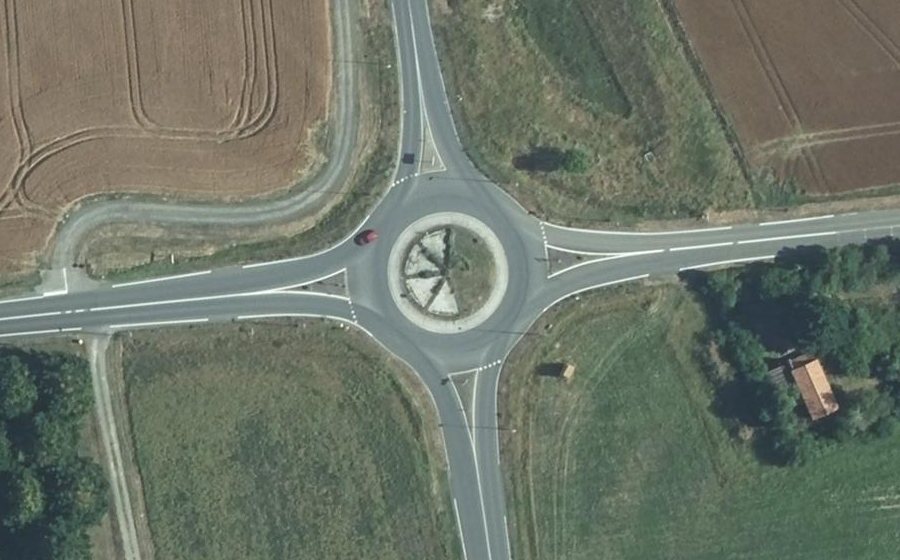 Vue aérienne du Rond-point anonyme n°157597755