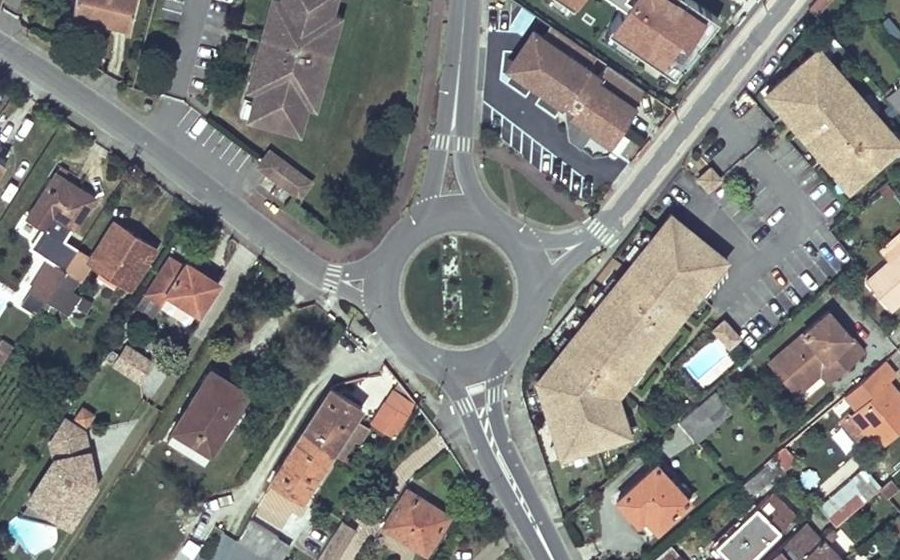 Vue aérienne du Rond-point anonyme n°157600012
