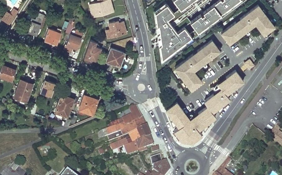 Vue aérienne du Rond-point anonyme n°157600302