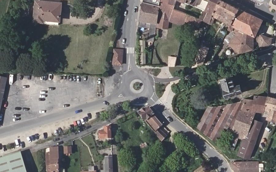 Vue aérienne du Rond-point anonyme n°157602317
