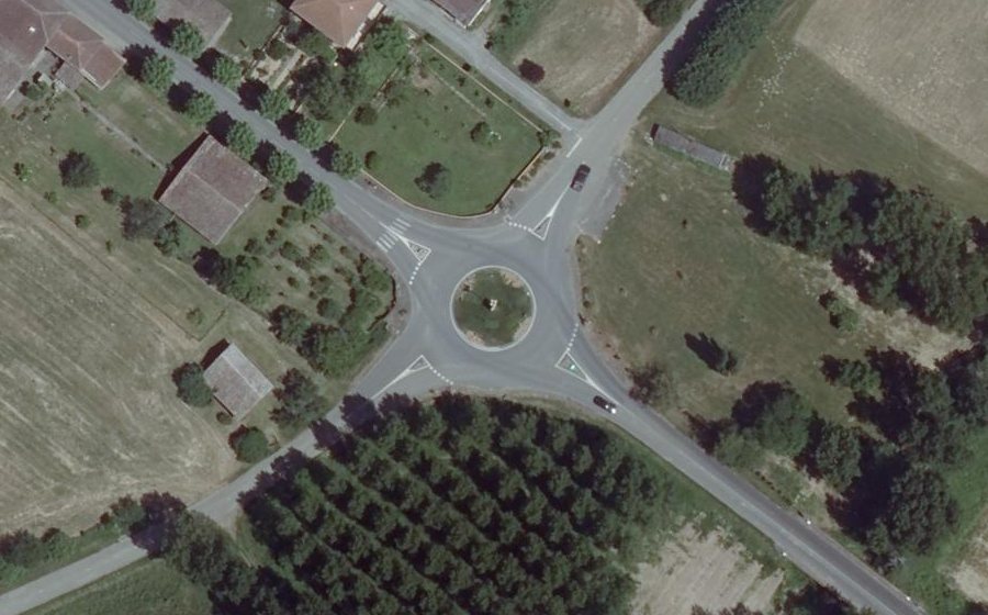 Vue aérienne du Rond-point anonyme n°157613827