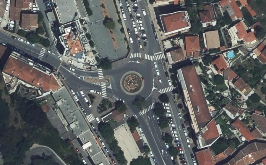 Vue aérienne du Rond-point anonyme n°157637512