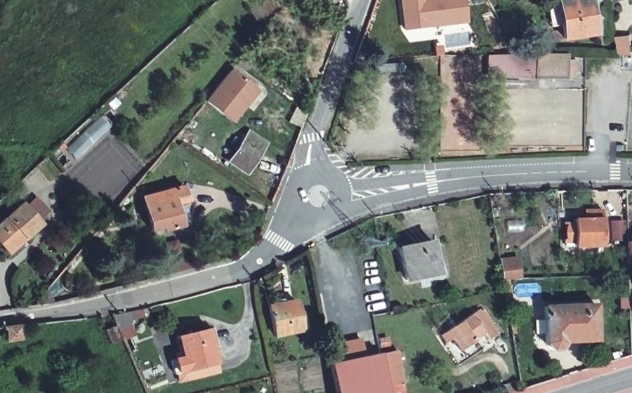Vue aérienne du Rond-point anonyme n°157683401
