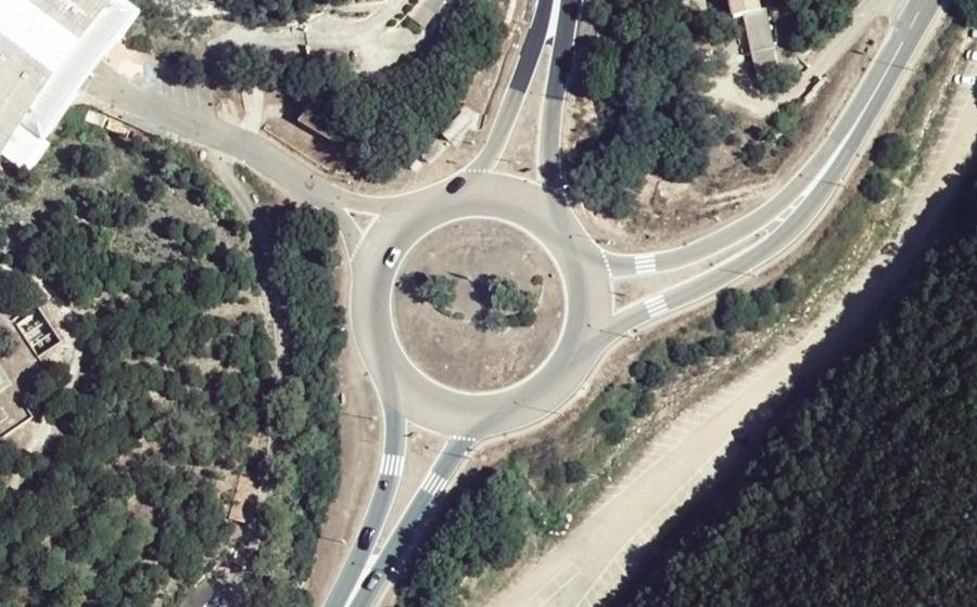 Vue aérienne du Rond-point anonyme n°157687749