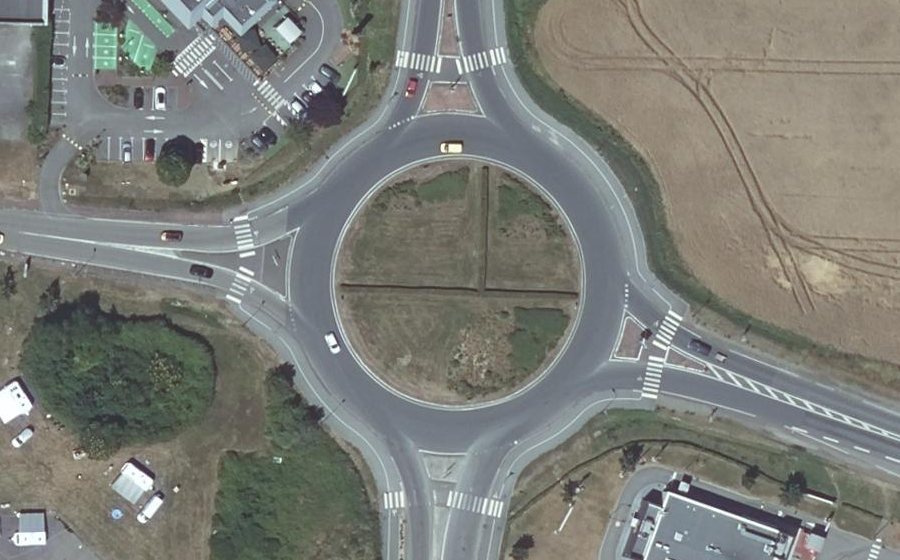 Vue aérienne du Rond-point anonyme n°157708706