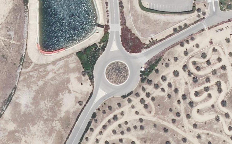 Vue aérienne du Rond-point anonyme n°157716359