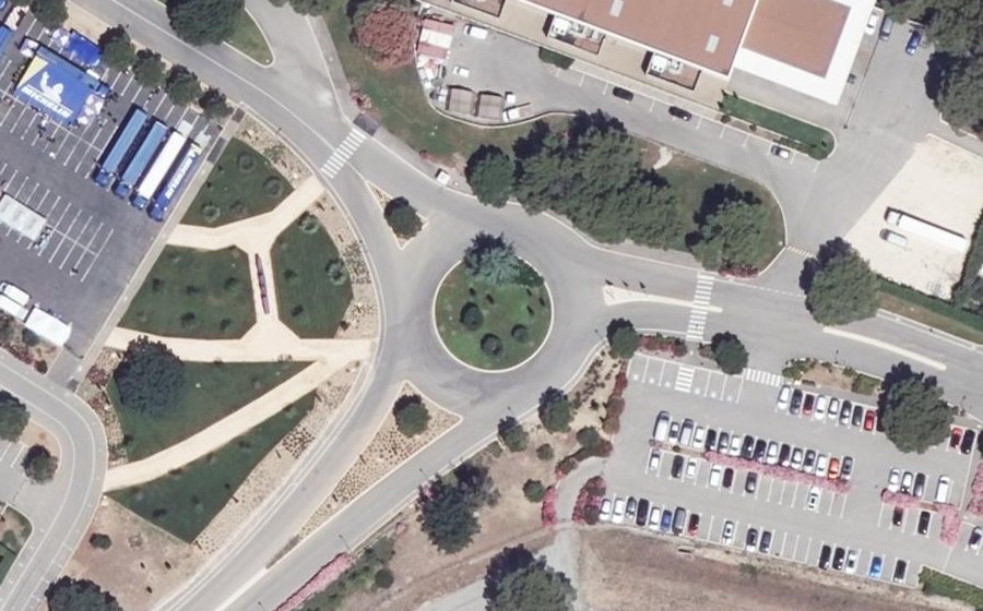 Vue aérienne du Rond-point anonyme n°157716361
