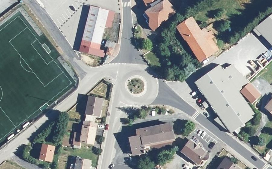 Vue aérienne du Rond-point anonyme n°157718480