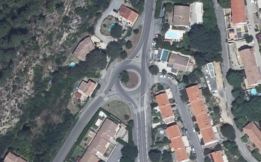 Vue aérienne du Rond-point anonyme n°157718916