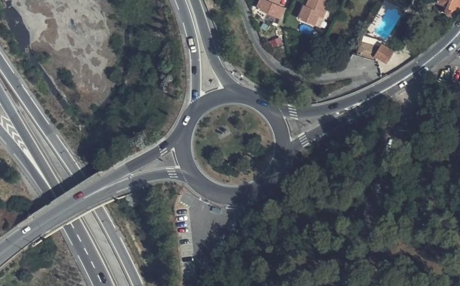 Vue aérienne du Rond-point anonyme n°157741575