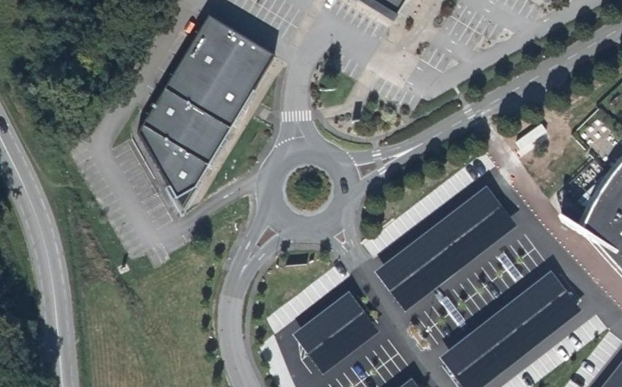 Vue aérienne du Rond-point anonyme n°157773255