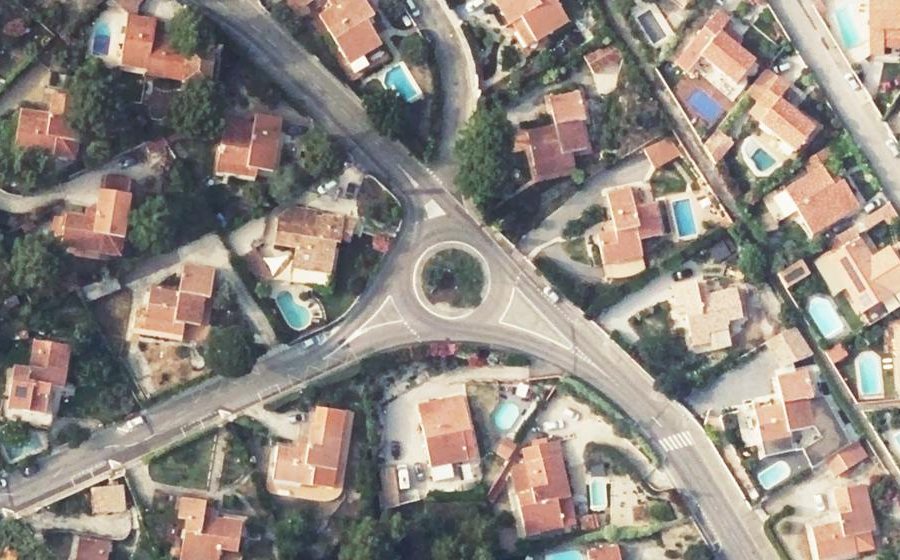 Vue aérienne du Rond-point anonyme n°157831981