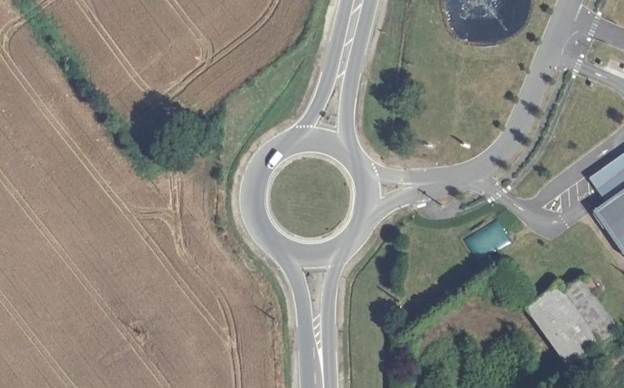 Vue aérienne du Rond-point anonyme n°157837771