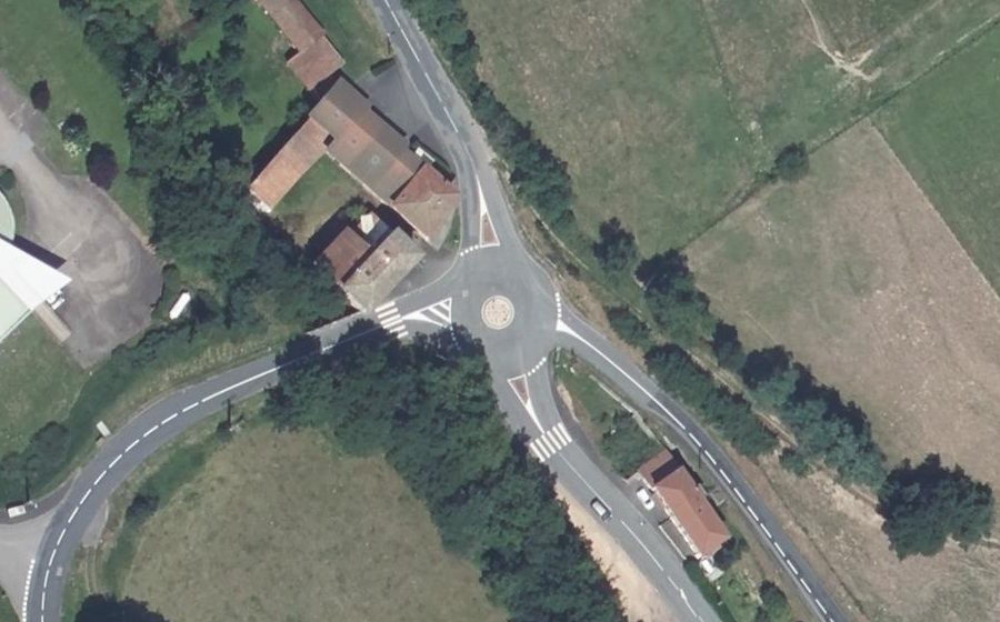 Vue aérienne du Rond-point anonyme n°157838452