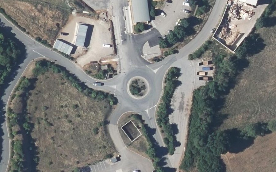 Vue aérienne du Rond-point anonyme n°157845255