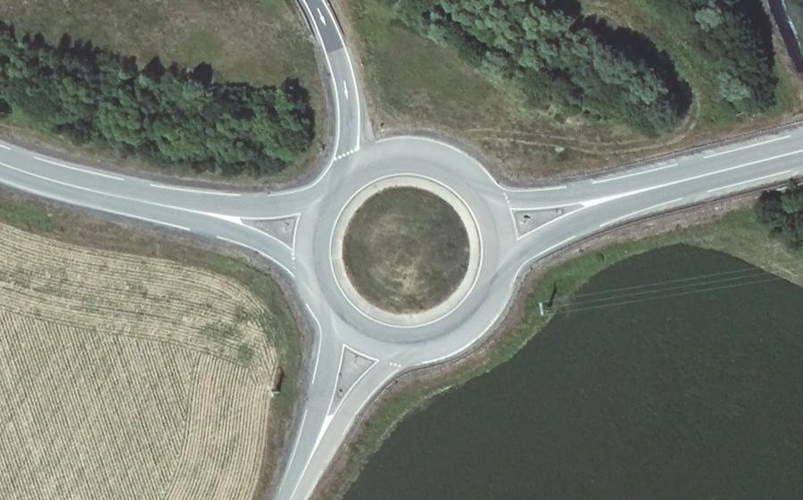 Vue aérienne du Rond-point anonyme n°157852798