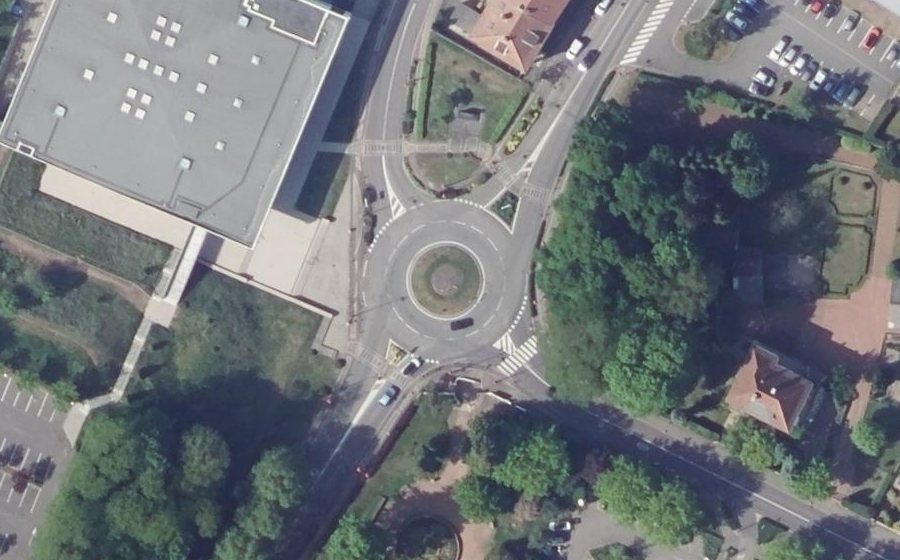 Vue aérienne du Rond-point anonyme n°157902020
