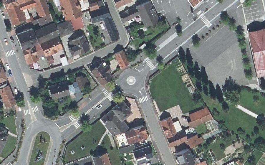 Vue aérienne du Rond-point anonyme n°157914033