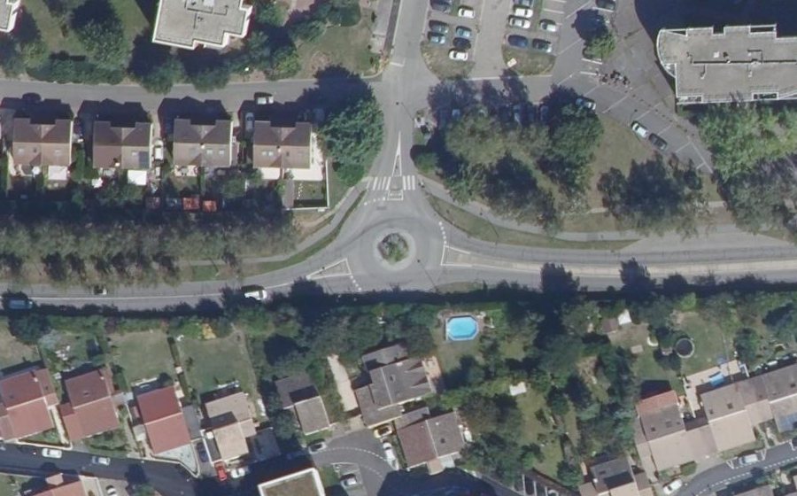 Vue aérienne du Rond-point anonyme n°157986566