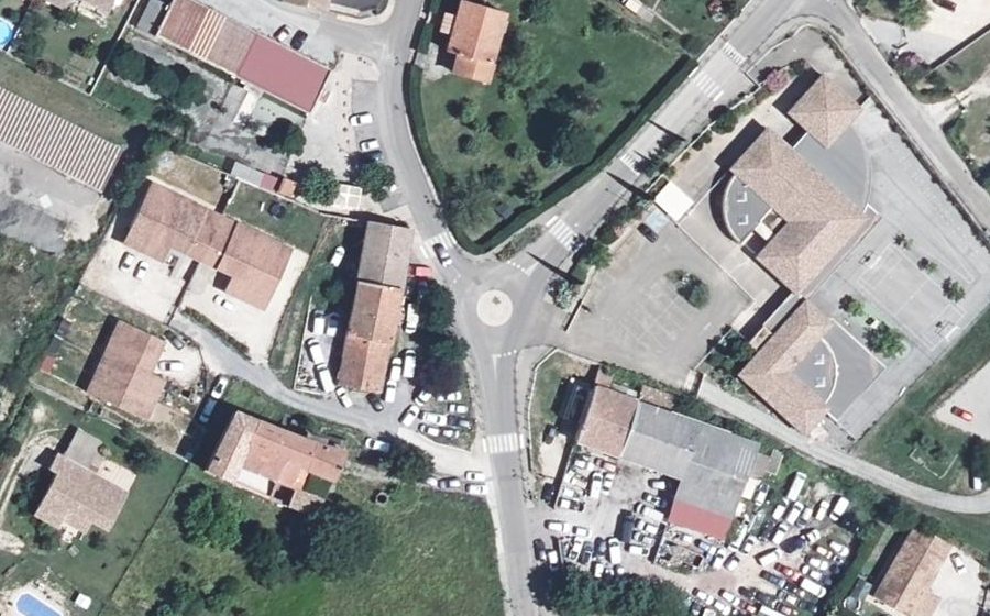 Vue aérienne du Rond-point anonyme n°157994170