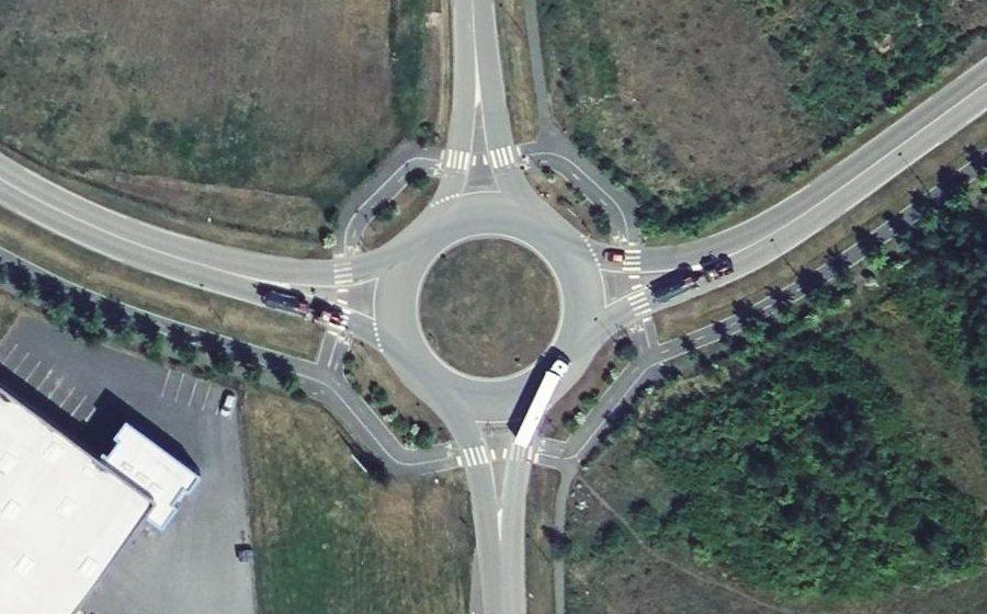 Vue aérienne du Rond-point anonyme n°158002810
