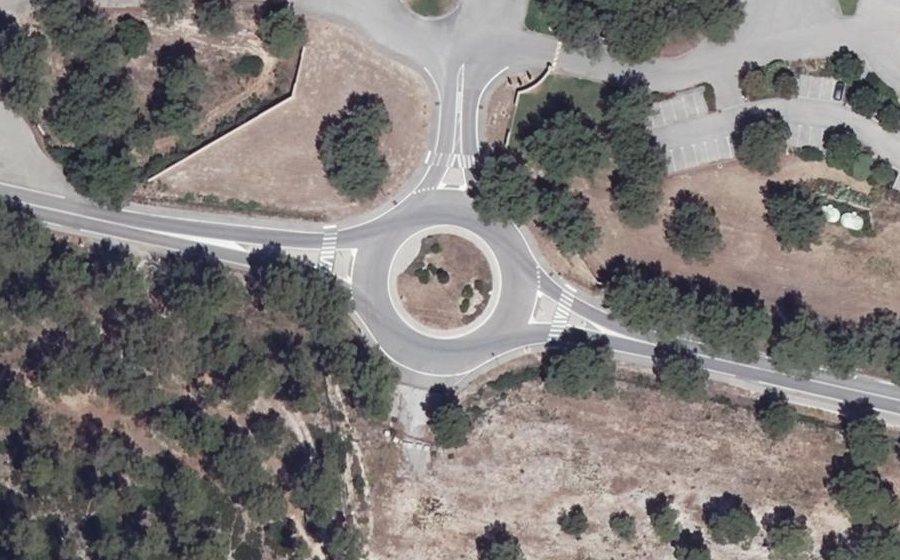 Vue aérienne du Rond-point anonyme n°158010707