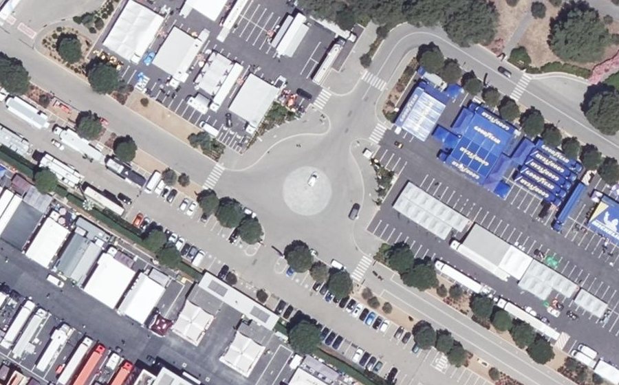 Vue aérienne du Rond-point anonyme n°158010736