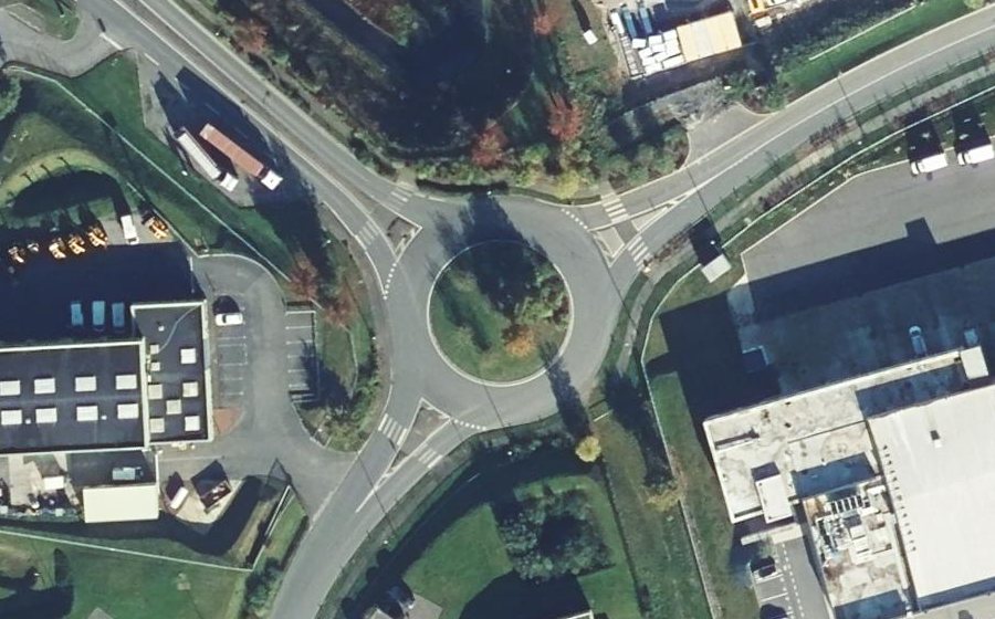 Vue aérienne du Rond-point anonyme n°158020778