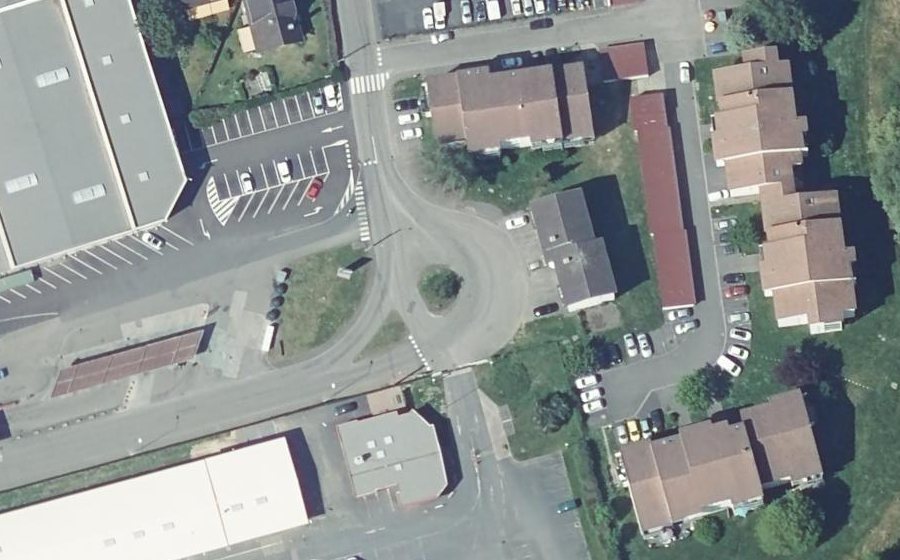 Vue aérienne du Rond-point anonyme n°158031747