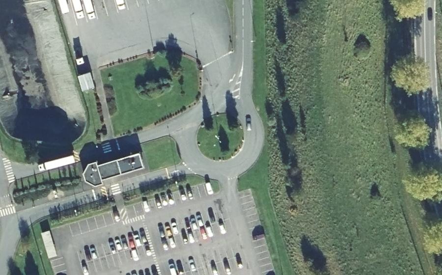 Vue aérienne du Rond-point anonyme n°158036888